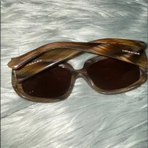 Vintage CLASSIC BURBERRY Sunglasses #B4039 Burberry | Accessories | Vintage Classic Burberry Sunglasses  main image 3